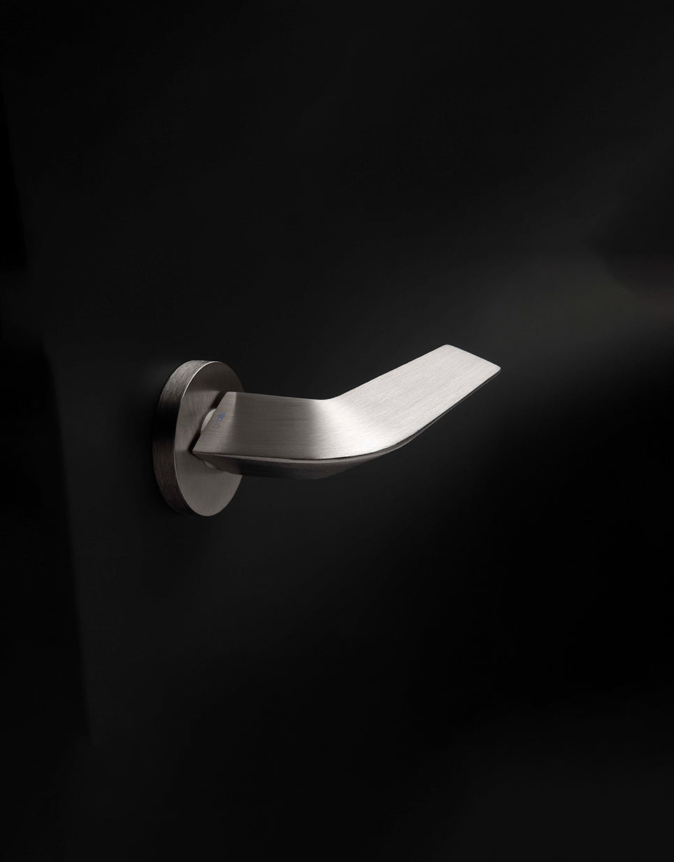 Three door handle set on round rose – Groël Design