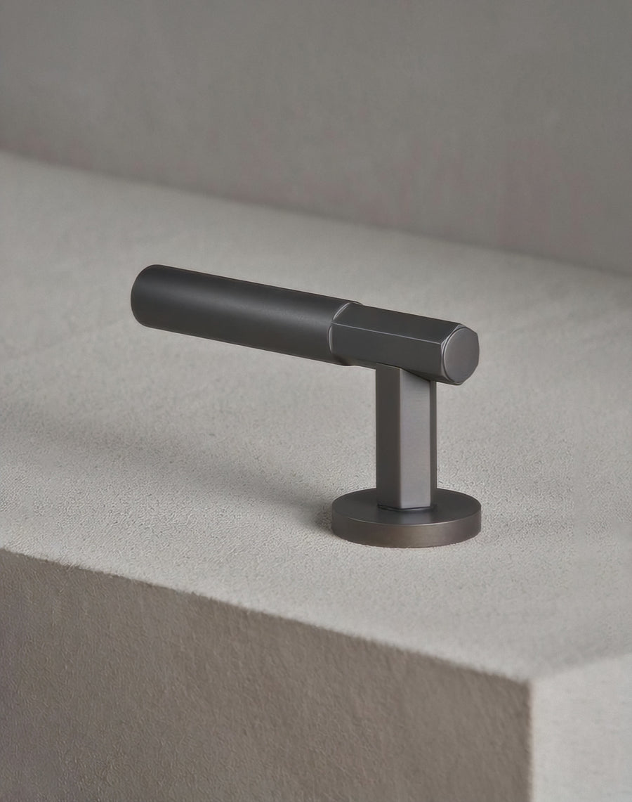 Pair door handle set on round rose