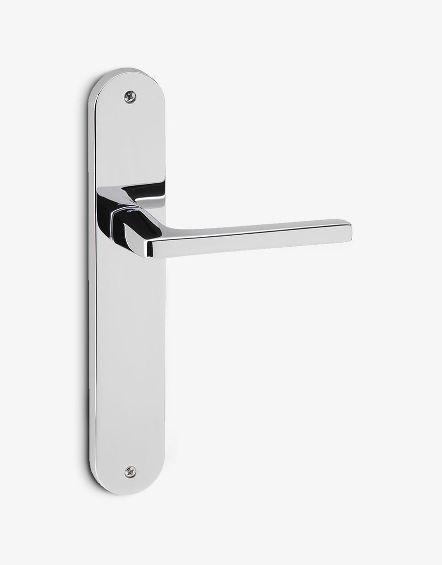 Log.gic door handle set on an oval backplate