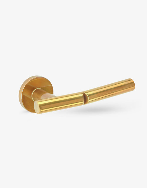 Snap door handle set on round rose