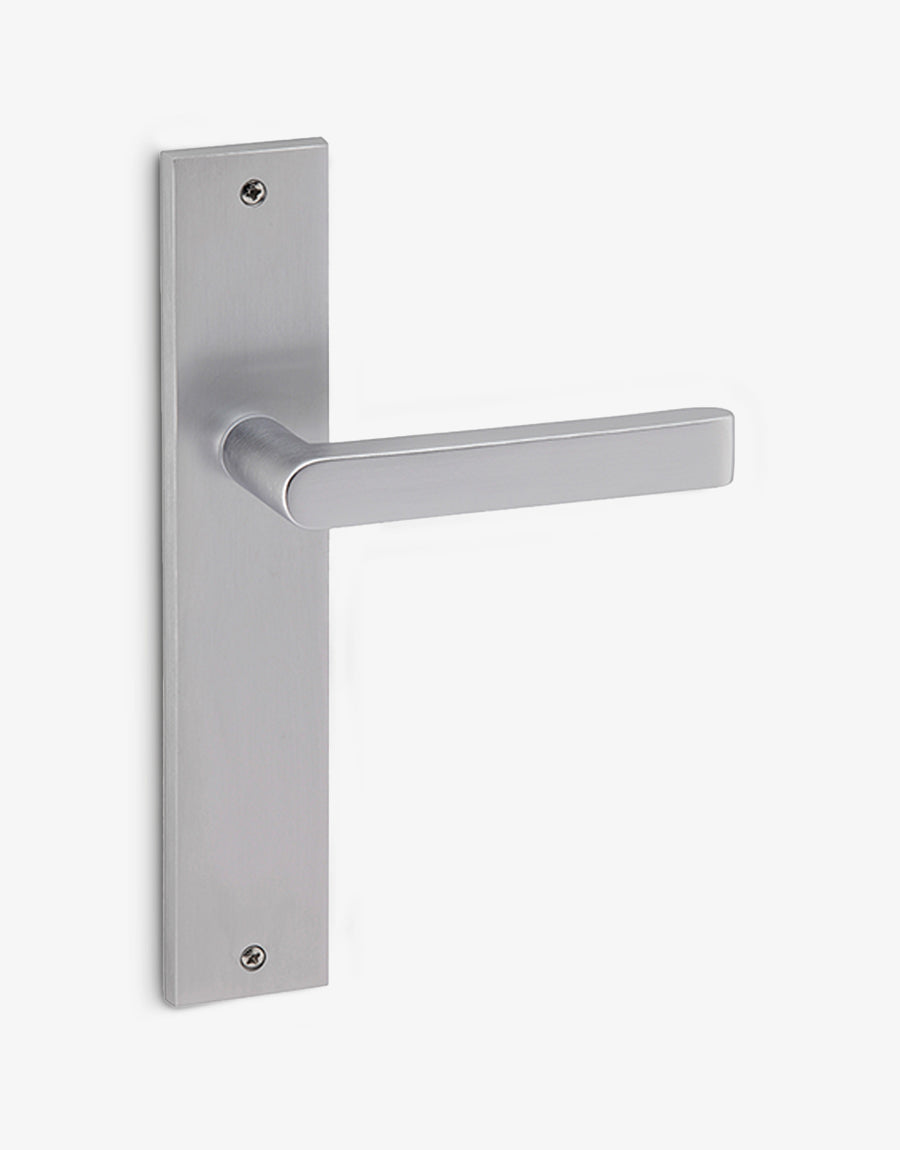 Ipnos door handle set on a rectangular backplate