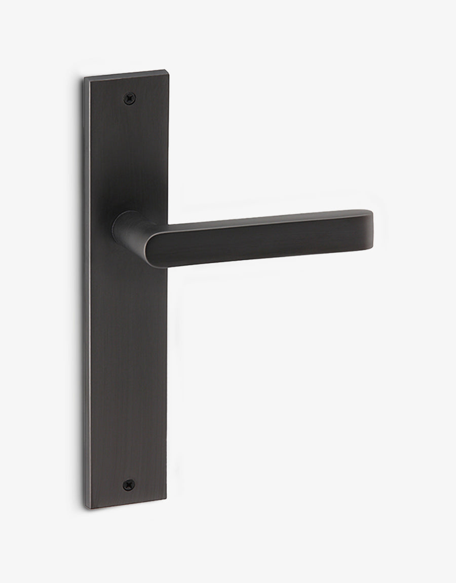 Ipnos door handle set on a rectangular backplate