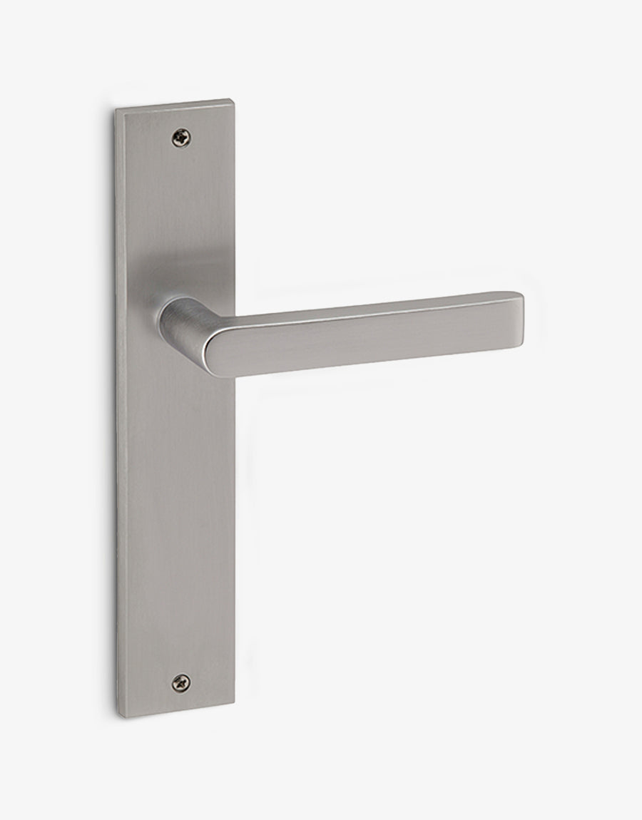 Ipnos door handle set on a rectangular backplate