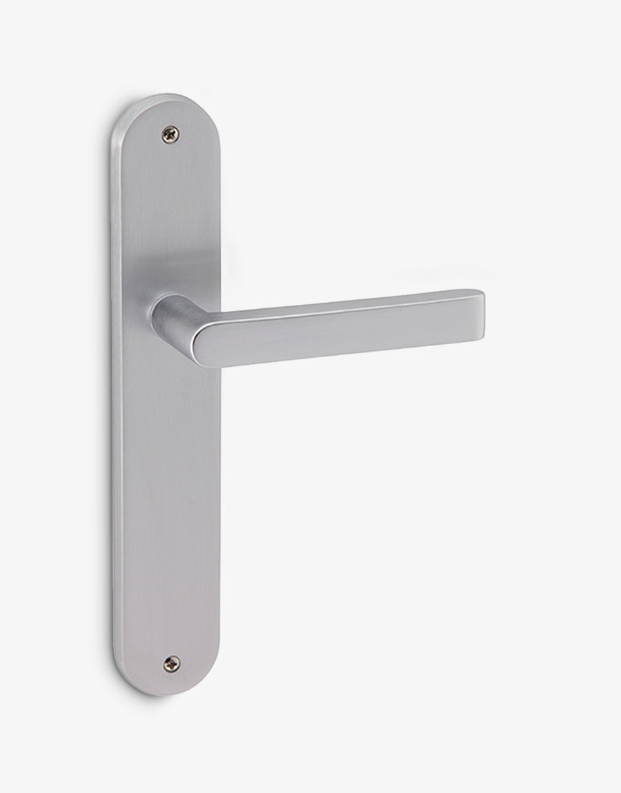 Ipnos door handle set on an oval backplate