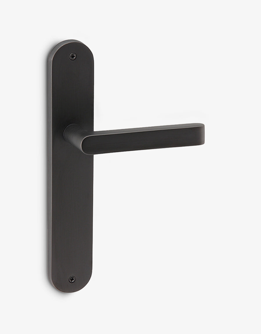 Ipnos door handle set on an oval backplate