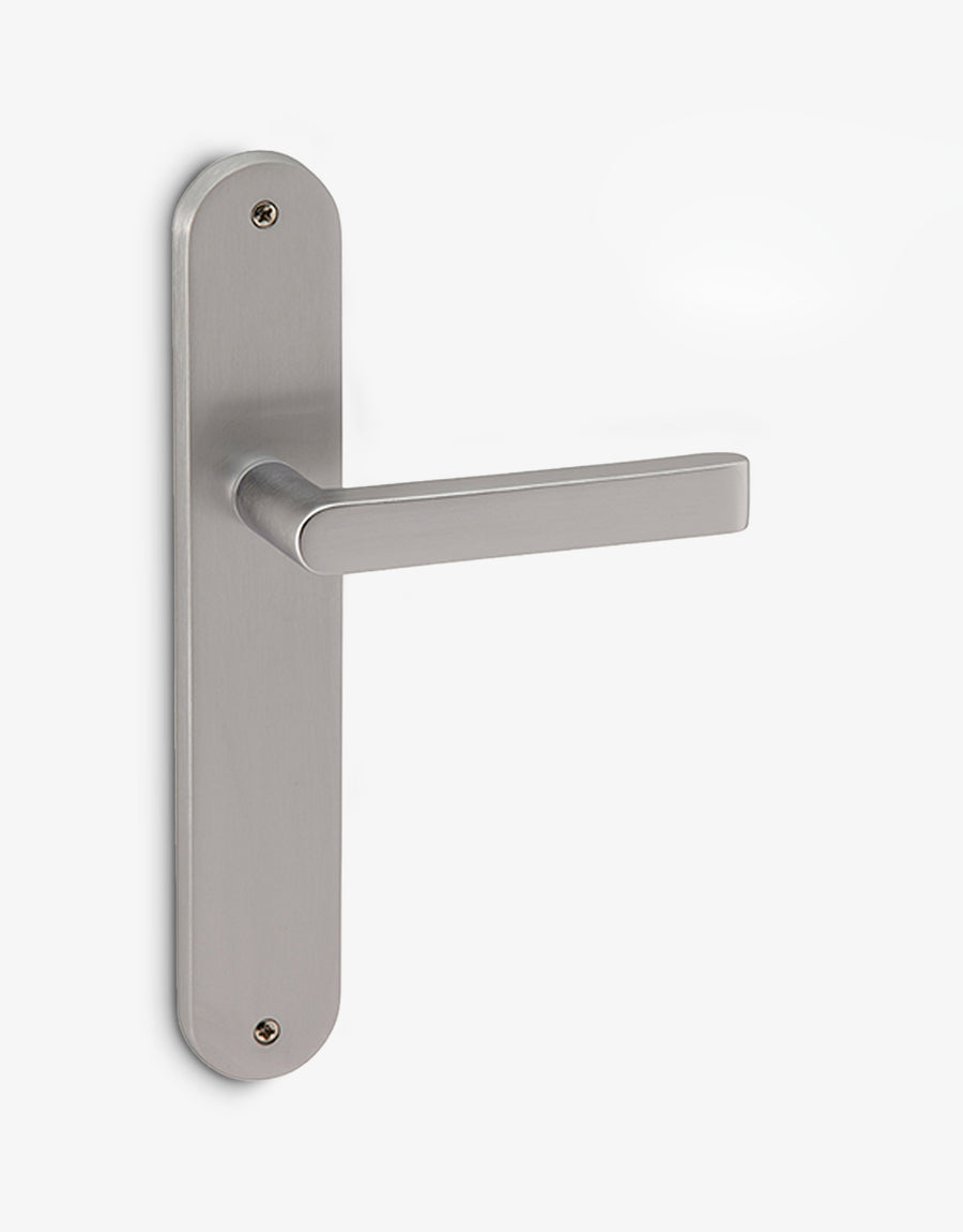 Ipnos door handle set on an oval backplate